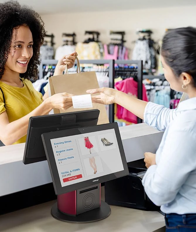 Posiflex POS terminal u trgovini s djelatnikom